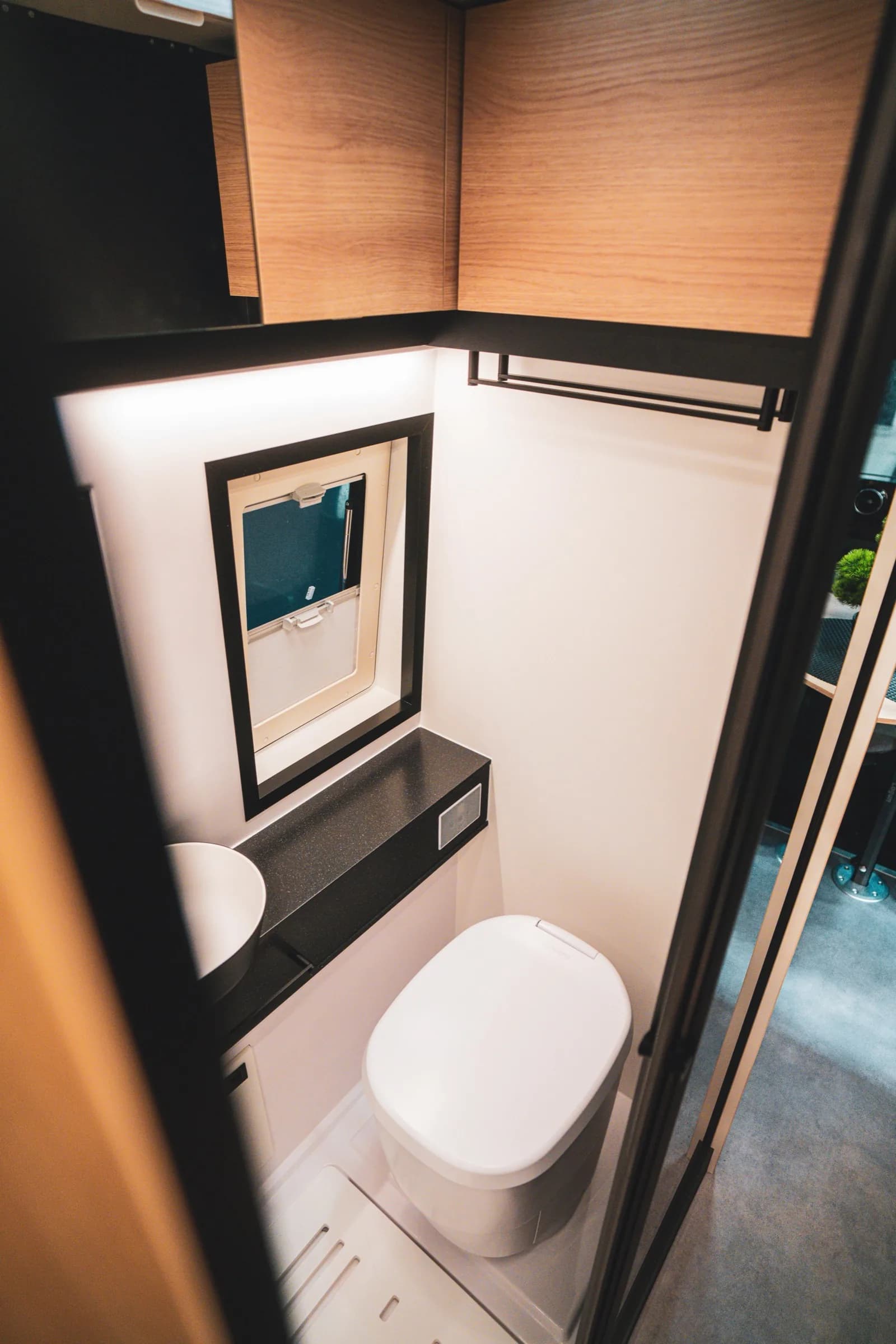Bagno di Hercules con lavabo e finestra